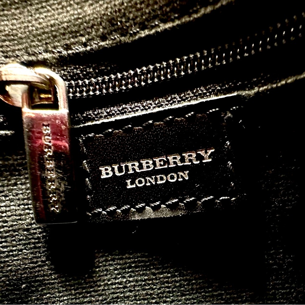 WOW POSHMARK - FESTIVAL READY Authentic Burberry Crossbody w/Hands-free Freedom! - Picture 3 of 12